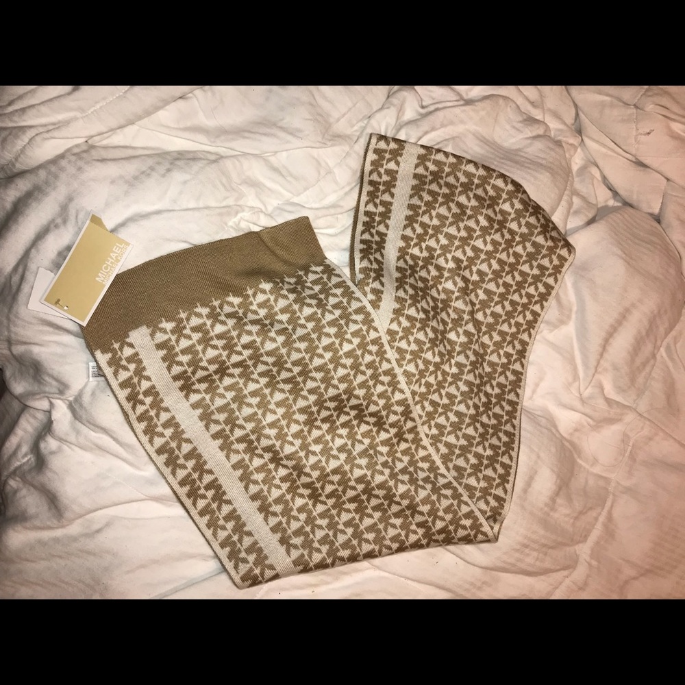 MK scarf